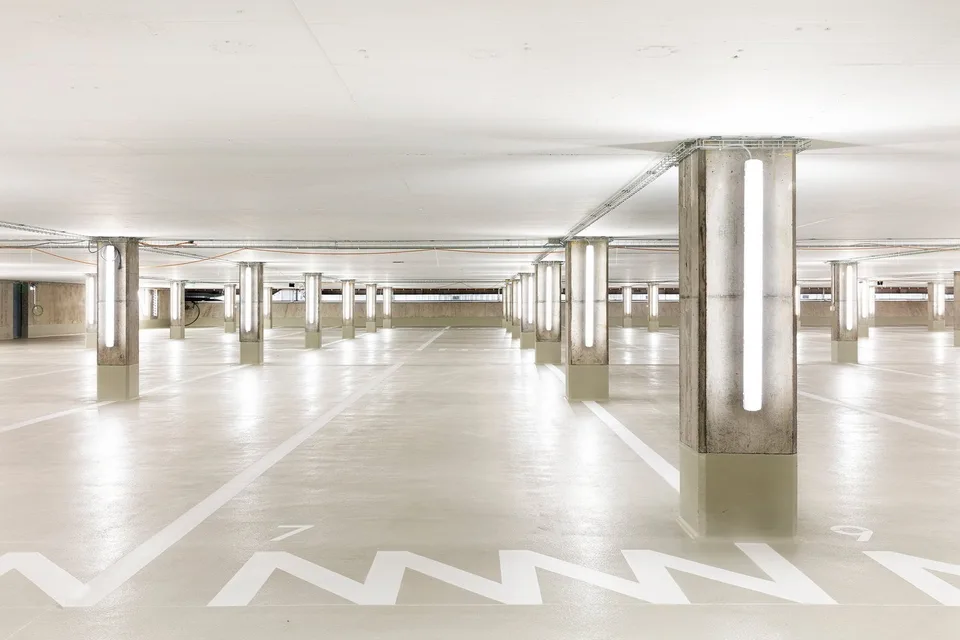 Parcheggi nell'area di Bühler (con stazione di ricarica su richiesta)