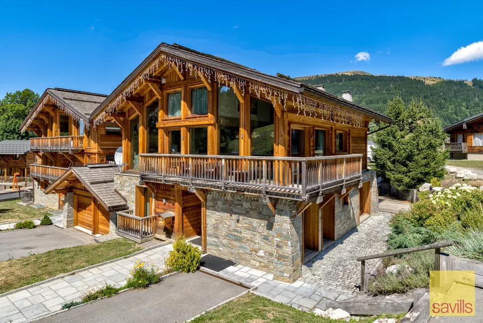 Ein hervorragend gestaltetes und seltenes Chalet, 50 Meter von den Pisten in Les Gets entfernt
