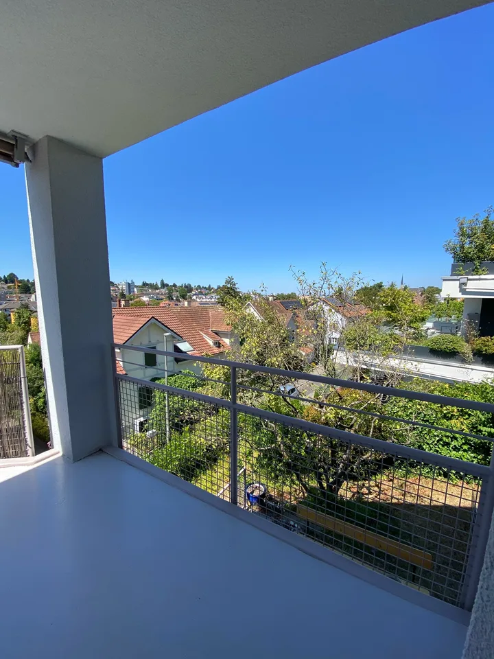 Helle 3.5-Zimmerwohnung in Binningen mit Balkon