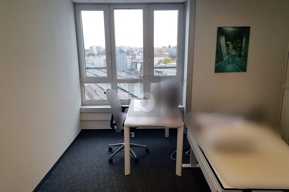 ARBEITSRAUM MIT PANORAMABLICK