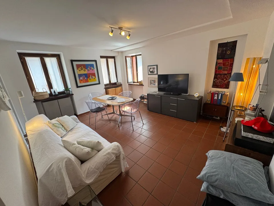 Charming 2.5-room apartment in the heart of Vezia in a historic house