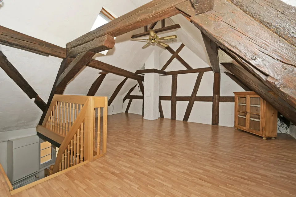 Wohnen mit Charakter – aussergewöhnliche Wohnung auf drei Ebenen im historischen Dorfkern von Augst