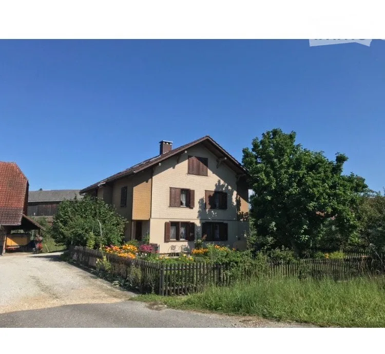 Teilrenovierte 3-Zimmer-Wohnung im Stöckli