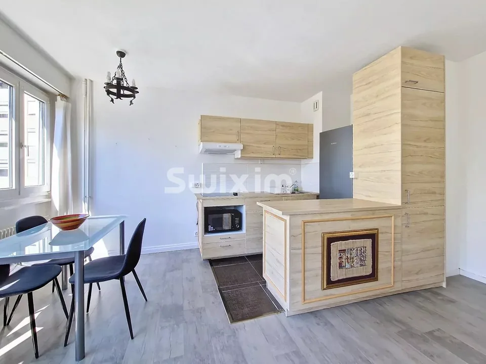 Lumineux et grand studio de 34 m² à Lancy