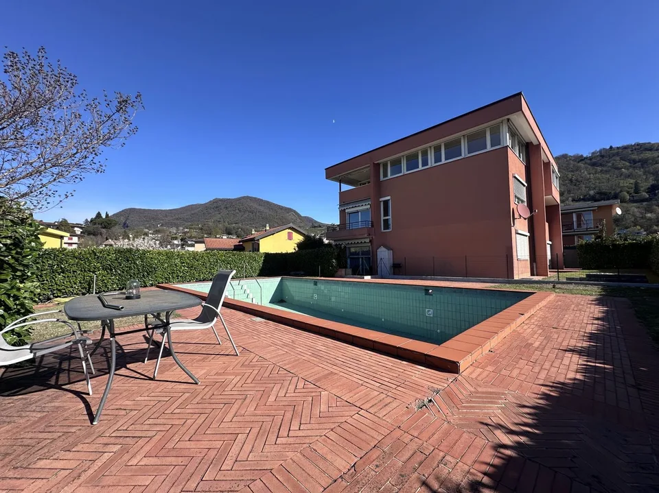 UNVERMISSBARES PENTHOUSE 4.5 MIT SCHWIMMBAD UND PANORAMABLICK – Foto 1 von 13