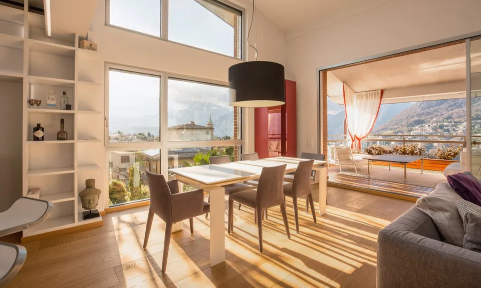 DACHGESCHOSS 7.5 ZIMMER SEEBLICK MIT POOL IN MONTAGNOLA
