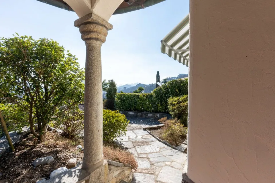 Elegante Villa im mediterranen Stil mit atemberaubendem Blick auf den Luganer Golf – Foto 13 von 16
