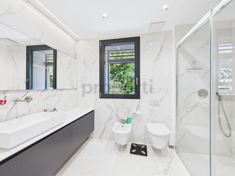 Maison moderne avec jardin, spa privé et technologie avancée à Locarno – photo 9 sur 26