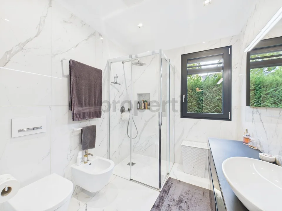 Maison moderne avec jardin, spa privé et technologie avancée à Locarno – photo 10 sur 26