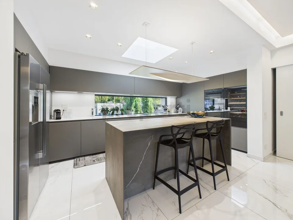 Maison moderne avec jardin, spa privé et technologie avancée à Locarno – photo 6 sur 26