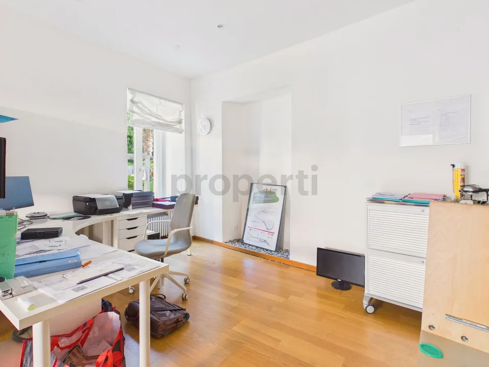 Ein renoviertes Palais im Herzen von Contone: ein faszinierendes Dachgeschoß-Duplex und zwei bereits vermietete Wohnungen. – Foto 12 von 28