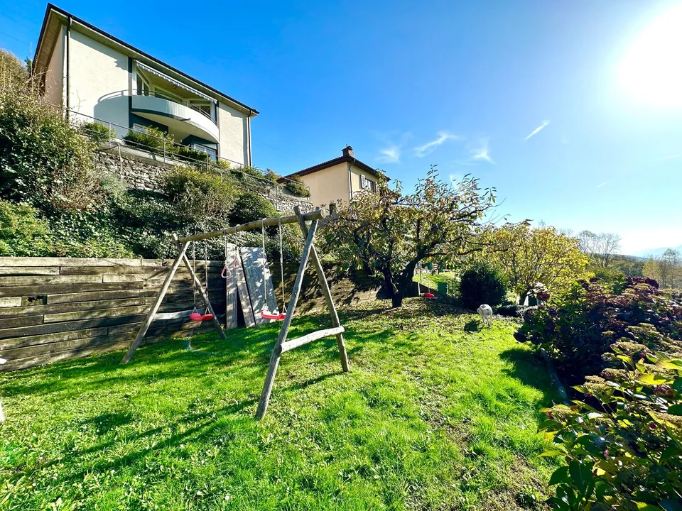 Faszinierendes Einfamilienhaus mit 4,5 Zimmern und Baugrund – Foto 2 von 24