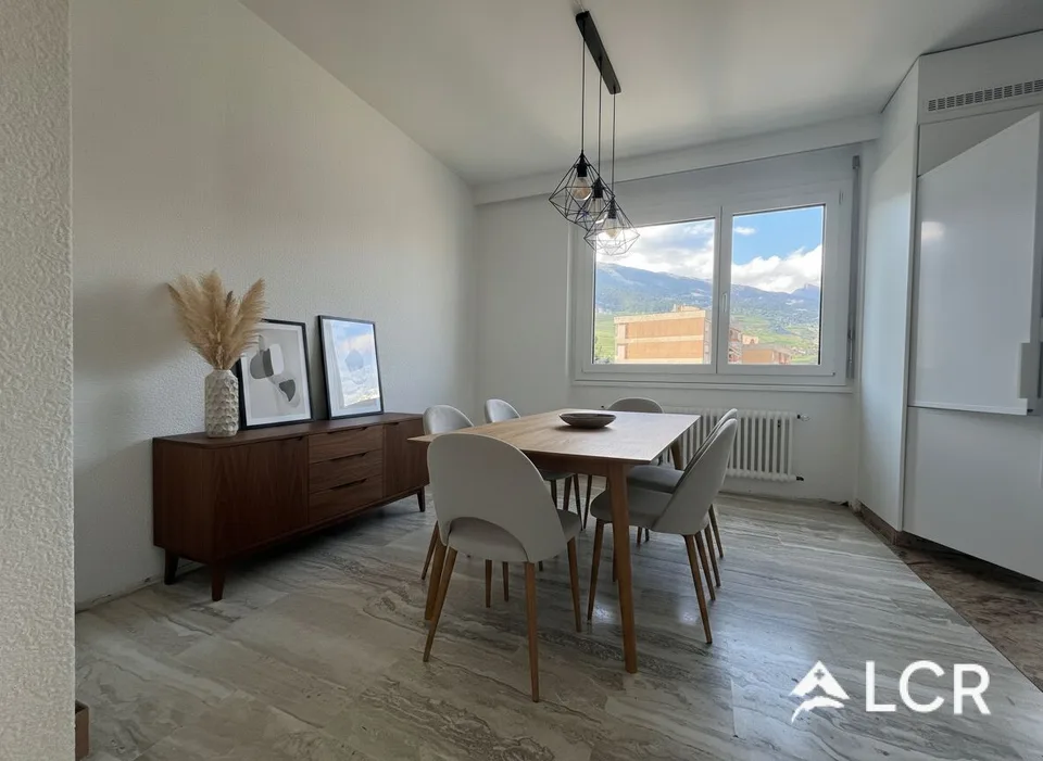Schönes Apartment mit 4.5 Zimmern / 3 Schlafzimmern / 1 Badezimmer / 2 Balkonen