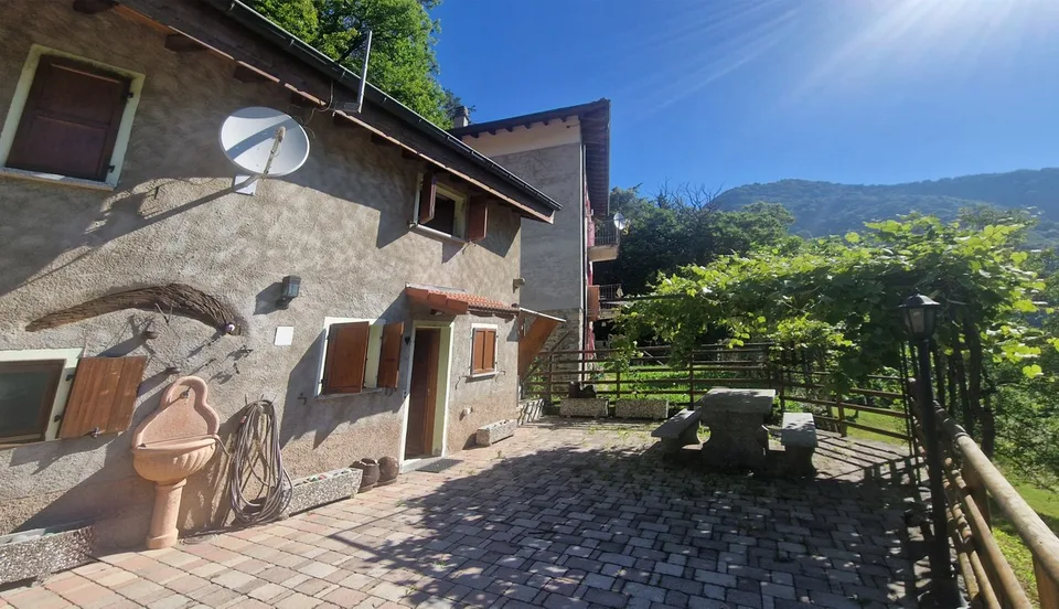 Casa ticinese 5,5 nella pace della natura con meraviglioso panorama.