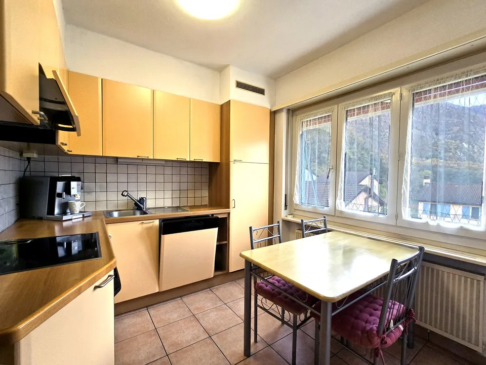 Großes 5,5-Zimmer-Apartment im dritten und letzten Stock mit überdachter Panoramaterrasse.