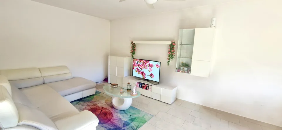 Appartement moderne spacieux 4,5 pièces avec terrasse couverte et balcon