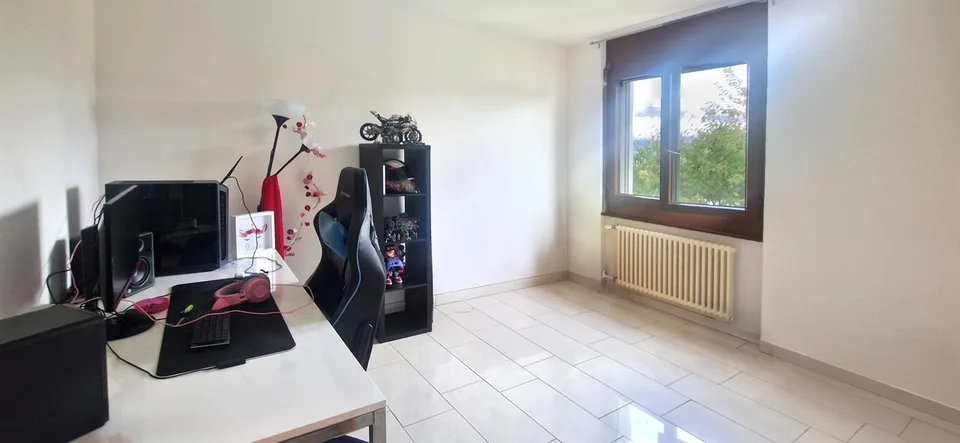 Appartement moderne spacieux 4,5 pièces avec terrasse couverte et balcon