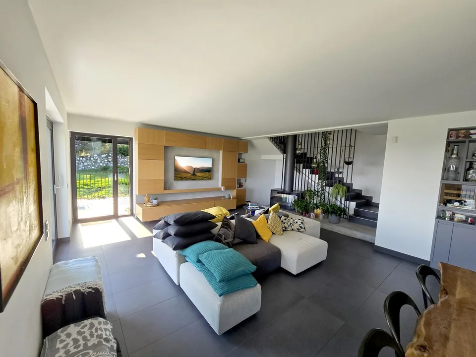 Luxuriöse Villa 4,5 mit Garten, Gemüsegrundstück und freier Sicht.
