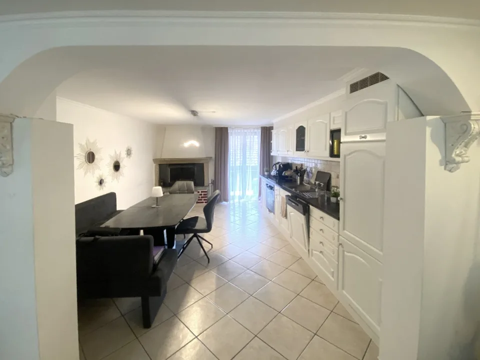 Haus mit 7 Zimmern, renoviert mit Garten, Grotte und Dachboden.
