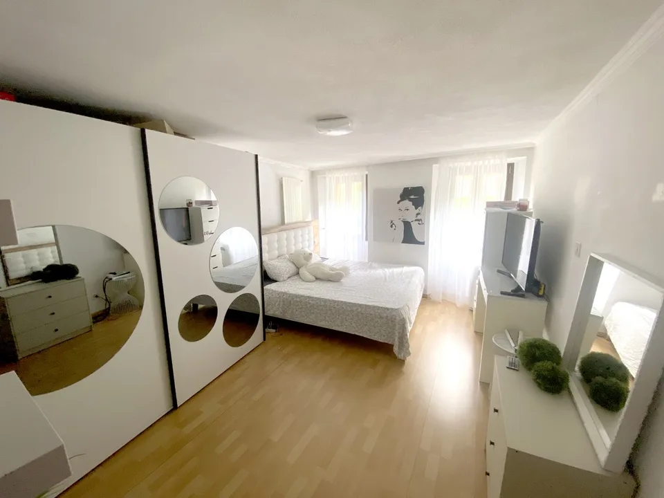 Haus mit 7 Zimmern, renoviert mit Garten, Grotte und Dachboden.