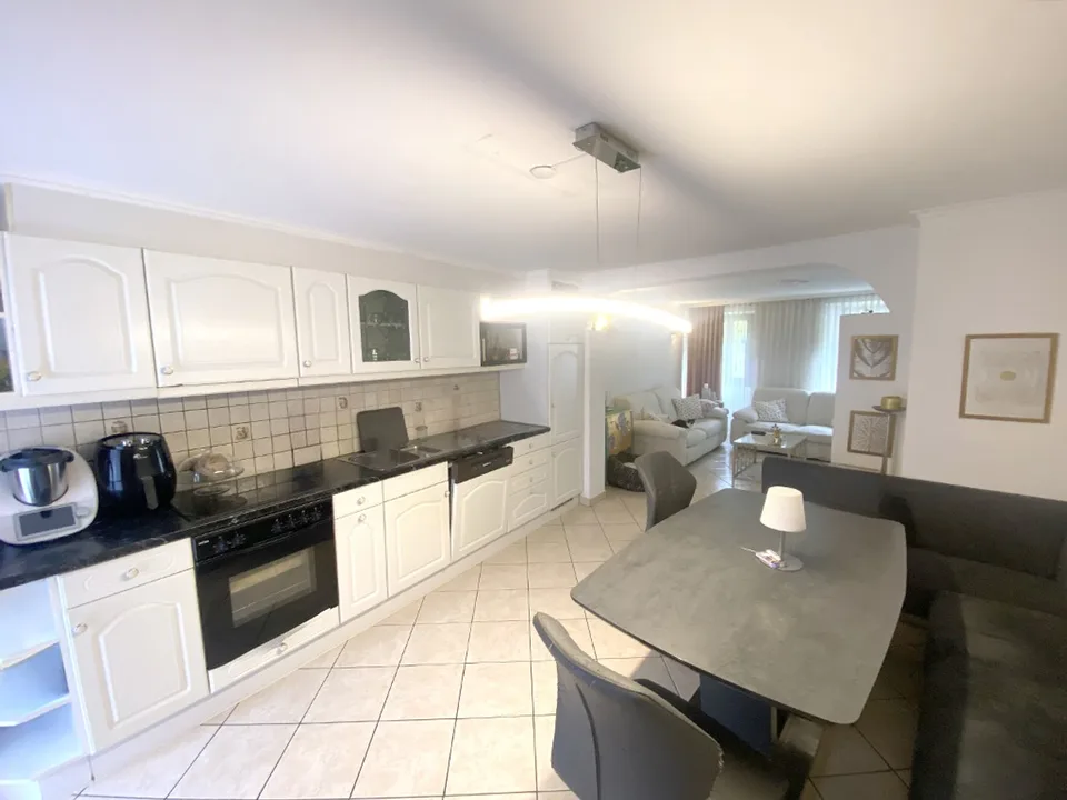 Haus mit 7 Zimmern, renoviert mit Garten, Grotte und Dachboden.