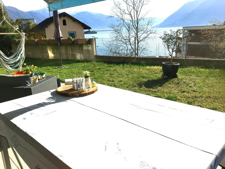 Geräumiges 5,5-Zi-Wohnung mit Garten und Terrasse mit Seeblick in Brissago