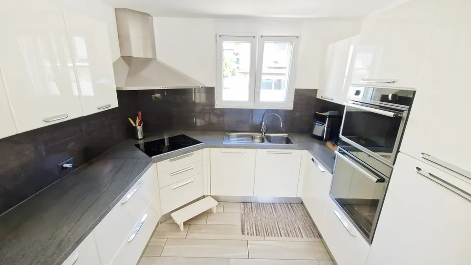 Modern independent 6.5-room house with garden and hot tub