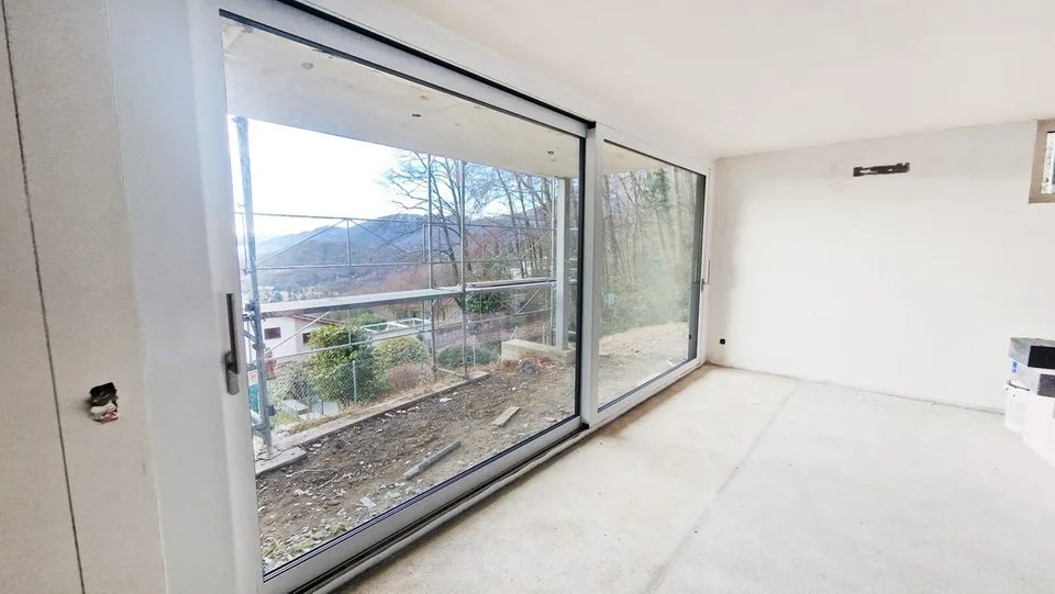 Neue 4,5-Zimmer-Wohnung im modernen Stil mit Veranda und großem privatem Garten
