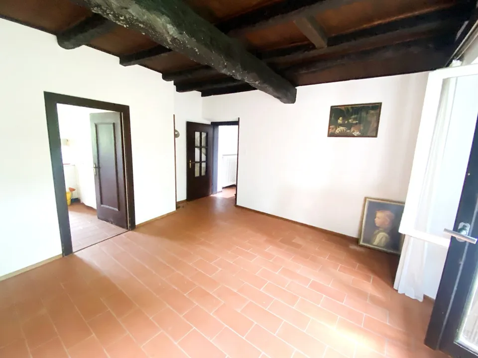 Casa ticinese 15 locali del 1500 con terreno e potenziale sviluppo