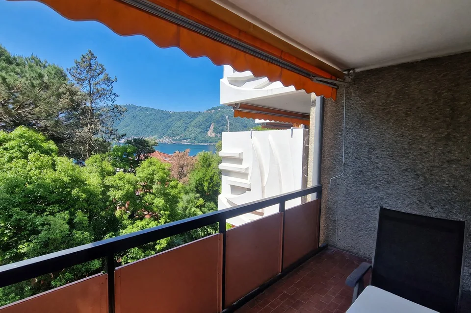 Schönes 2,5-Zimmer-Apartment mit Seeblick-Terrasse in Ferienresidenz