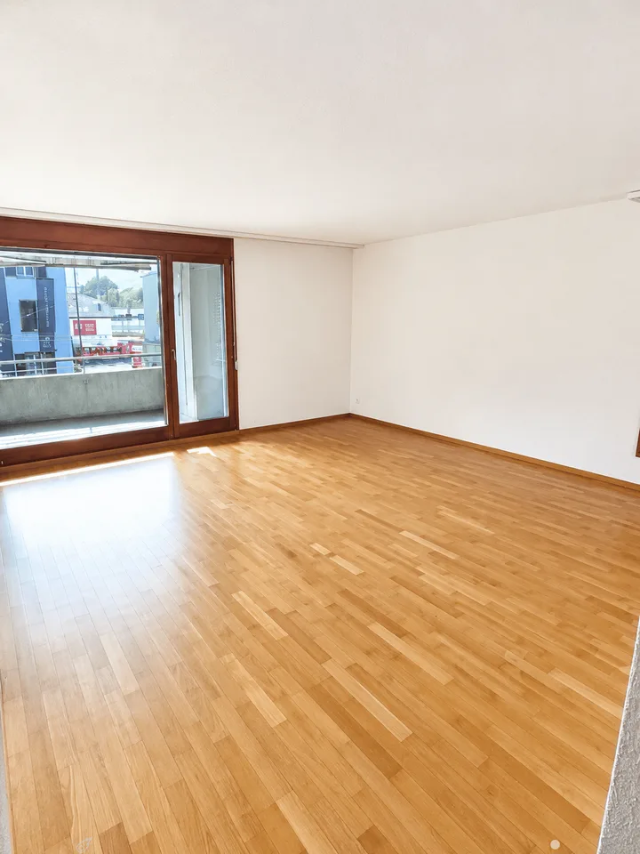 Appartamento luminoso 3.5 locali con balcone a Biel – disponibile immediatamente! – foto 7 di 9