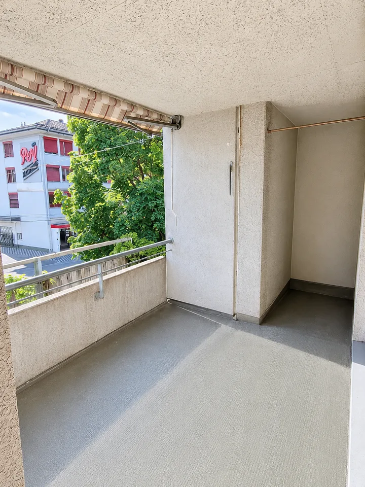Appartamento luminoso 3.5 locali con balcone a Biel – disponibile immediatamente! – foto 9 di 9