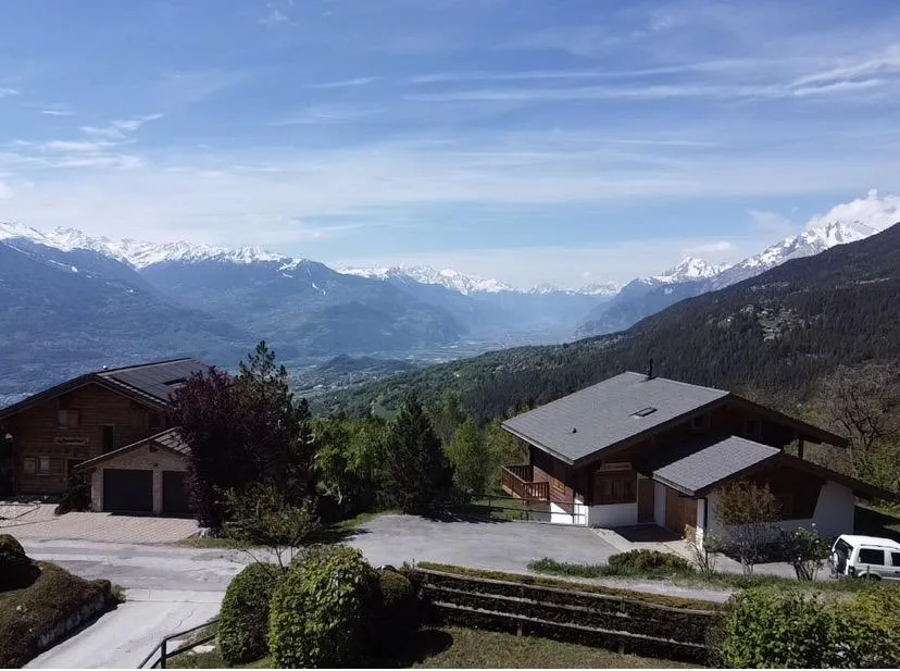 Beautiful duplex with garden, unobstructed panoramic view and garage, an undeniable asset