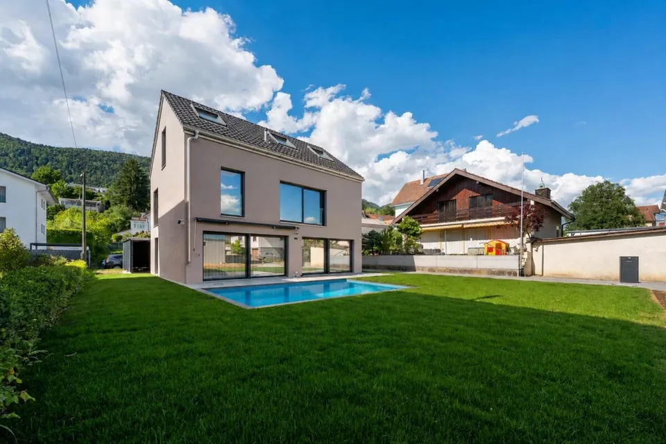 Casa unifamiliare esclusiva con piscina, smart home e dotazioni di lusso
