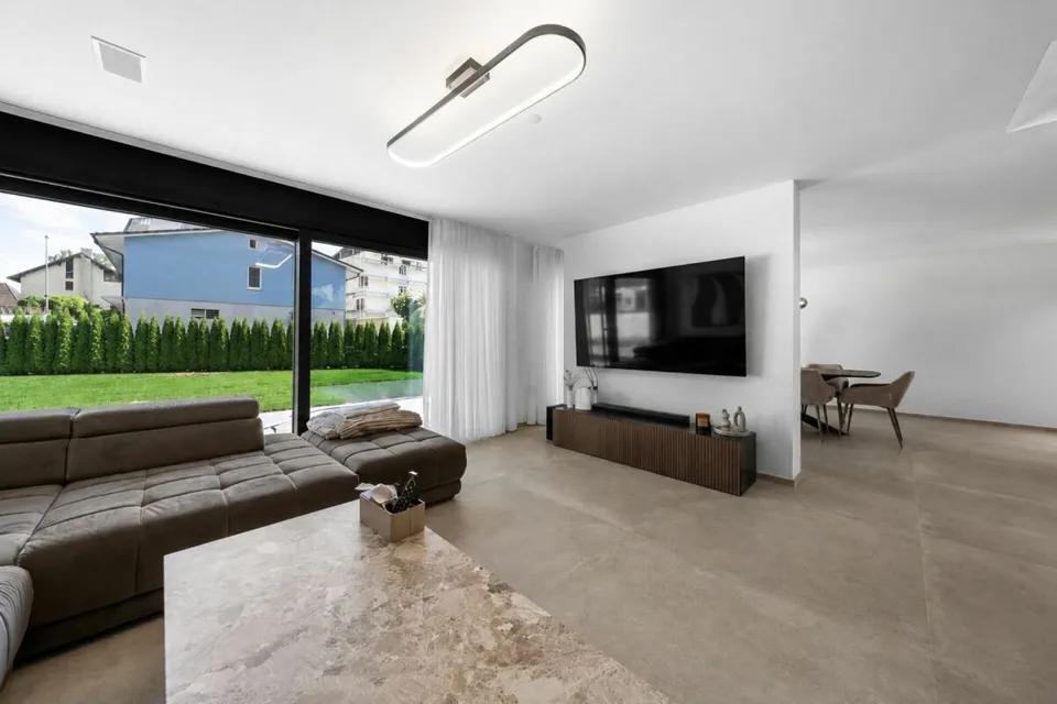 Casa unifamiliare esclusiva con piscina, smart home e dotazioni di lusso