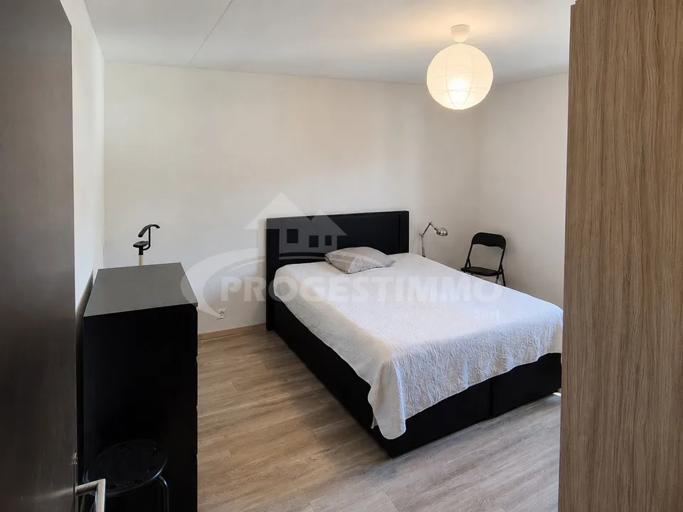 4,5 Zimmer hell mit Balkon im Herzen von Uvrier – Foto 15 von 18