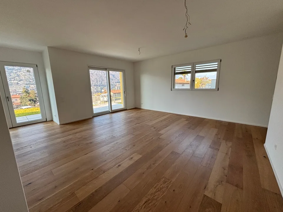 Neues Penthouse in Brusino - Seesicht und Bootsplatz!