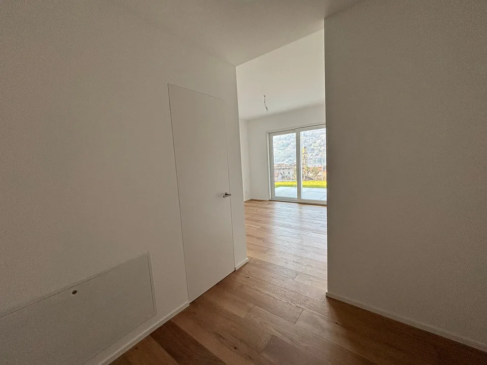 Neues Penthouse in Brusino - Seesicht und Bootsplatz!