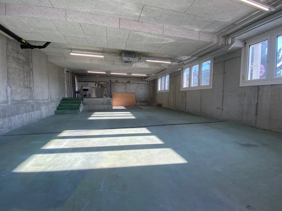"Gewerberaum / Garage / Werkstatt inkl. 1 Parkplatz"