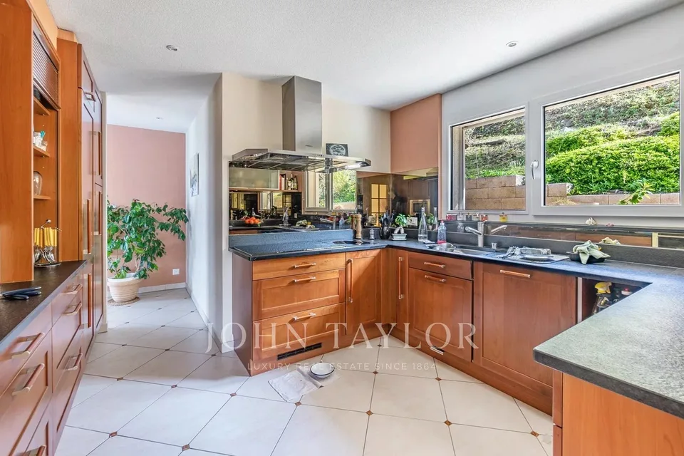 Villa indipendente con piscina e vista panoramica – foto 8 di 13