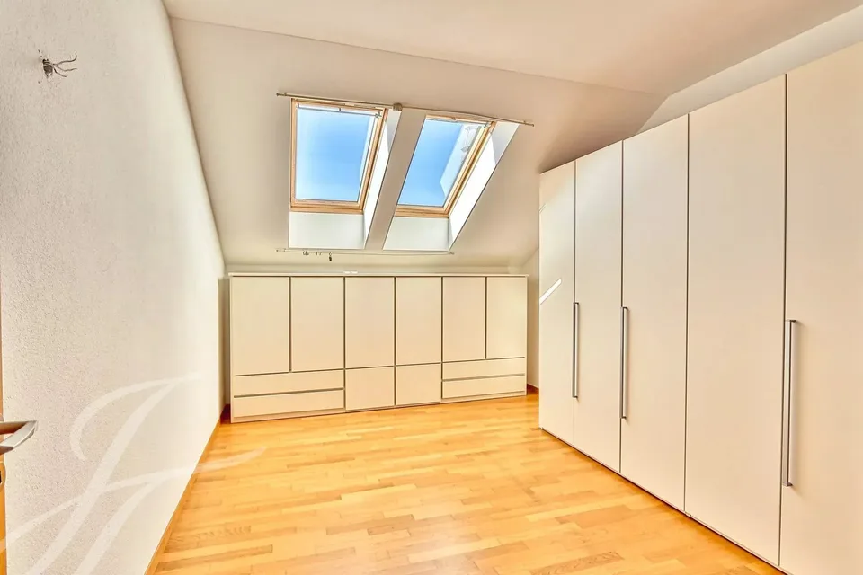 Exklusiv!! 4.5-Zimmer-Wohnung mit beeindruckenden Räumlichkeiten – Foto 13 von 13