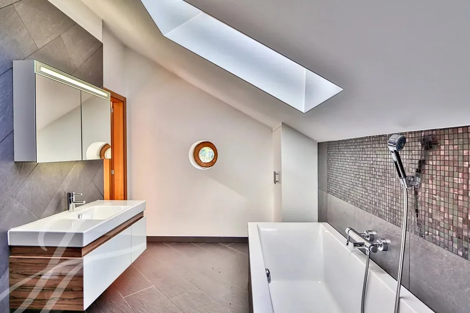 Exklusiv!! 4.5-Zimmer-Wohnung mit beeindruckenden Räumlichkeiten – Foto 10 von 13