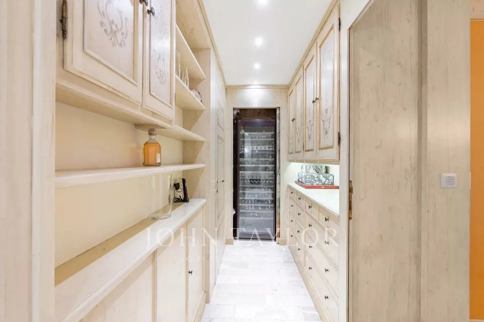 EXKLUSIV! Außergewöhnliche Wohnung in luxuriöser Residenz – Foto 9 von 13