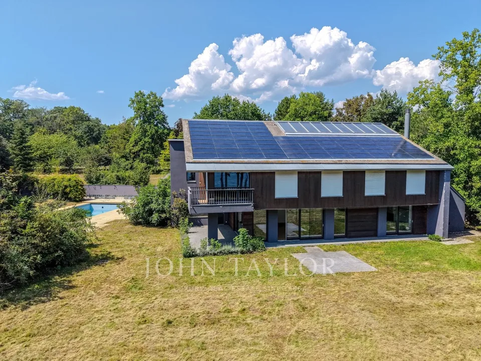 Wasserfront-Villa mit 7'585m2 Grundstück – Foto 2 von 20