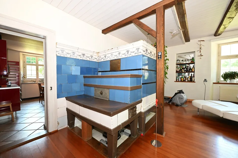 Propriété en appartement dans une ferme historique avec confort de vie moderne et jardin de rêve