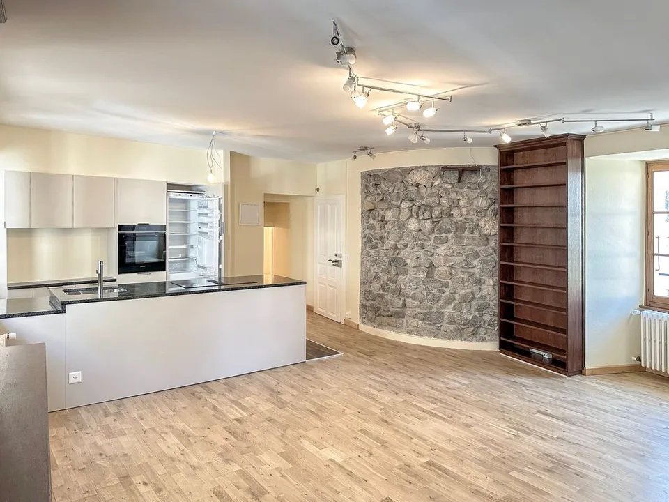 Geräumige 3,5-Zimmer-Wohnung mit Blick auf die Dächer von Montreux