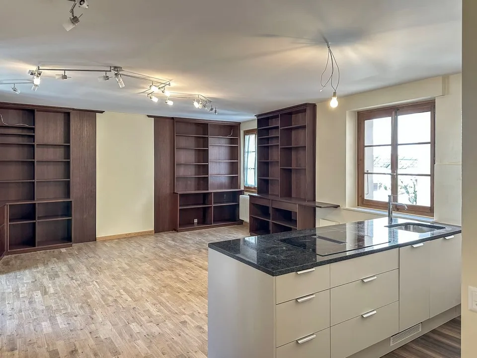 Geräumige 3,5-Zimmer-Wohnung mit Blick auf die Dächer von Montreux
