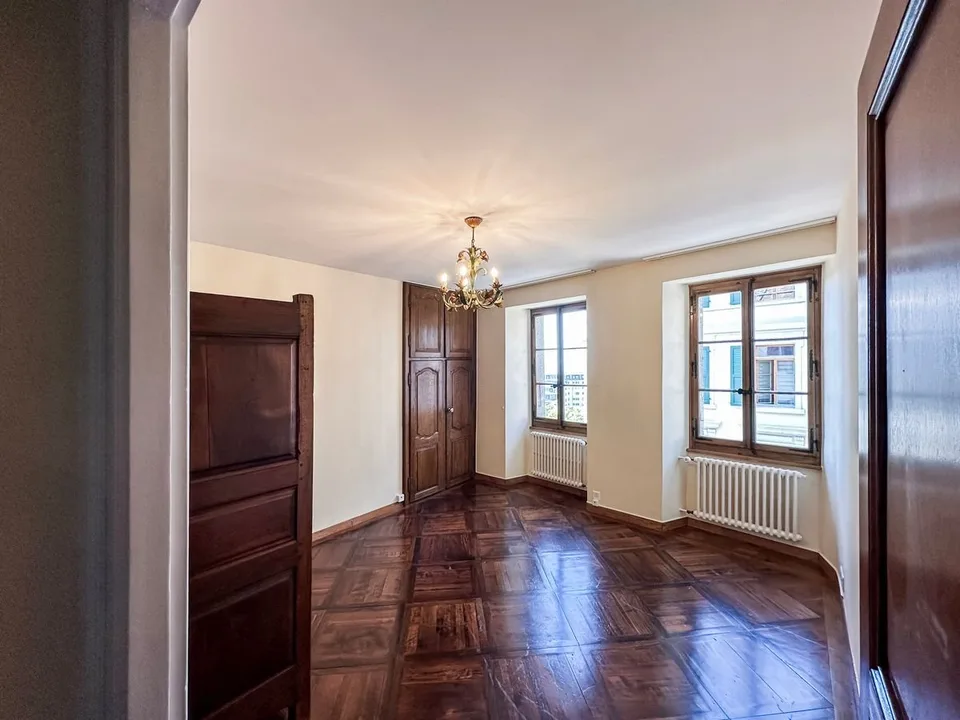 Geräumige 3,5-Zimmer-Wohnung mit Blick auf die Dächer von Montreux