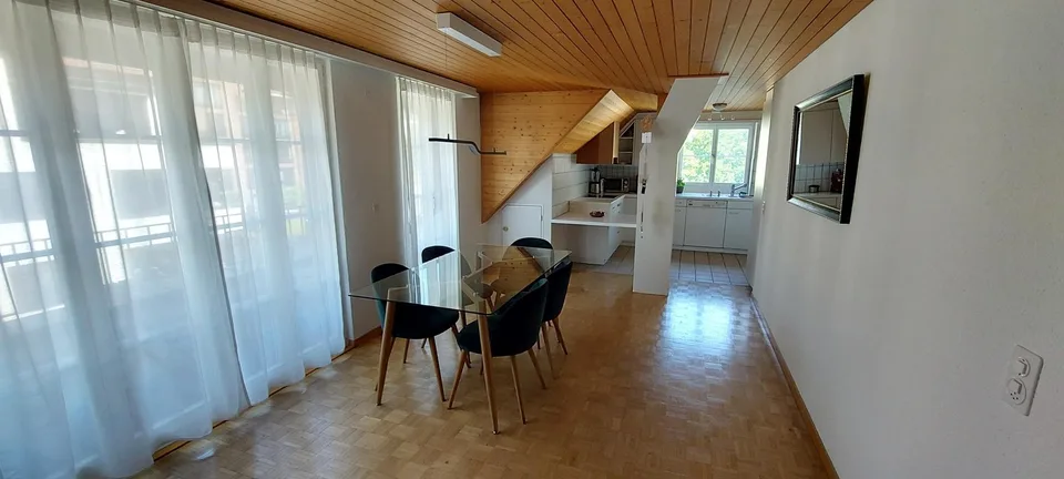 Lichtdurchflutete 2-stöckige Dachwohnung