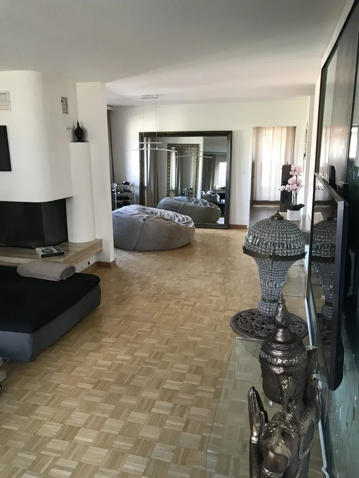 Chambre en colocation avec salle de bain privée et grande terrasse à 8953 Dietikon